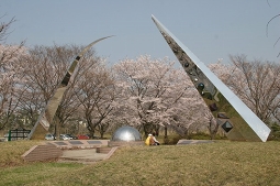南の池記念公園と入植記念碑